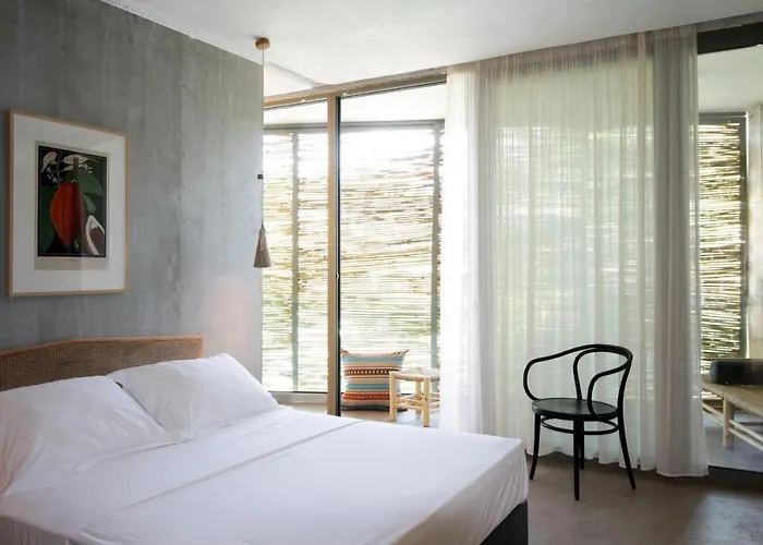 Ecosuites 4* トロニ