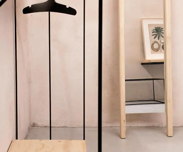 Ecosuites アパートホテル トロニ