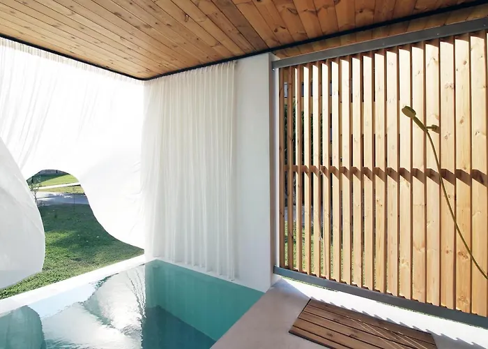 מלון דירות Ecosuites 4*