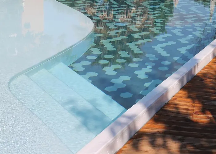 מלון דירות Ecosuites 4*