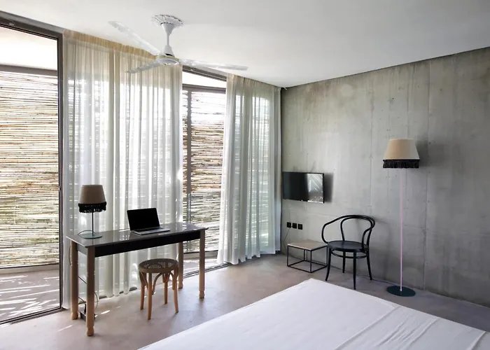 מלון דירות Ecosuites 4*