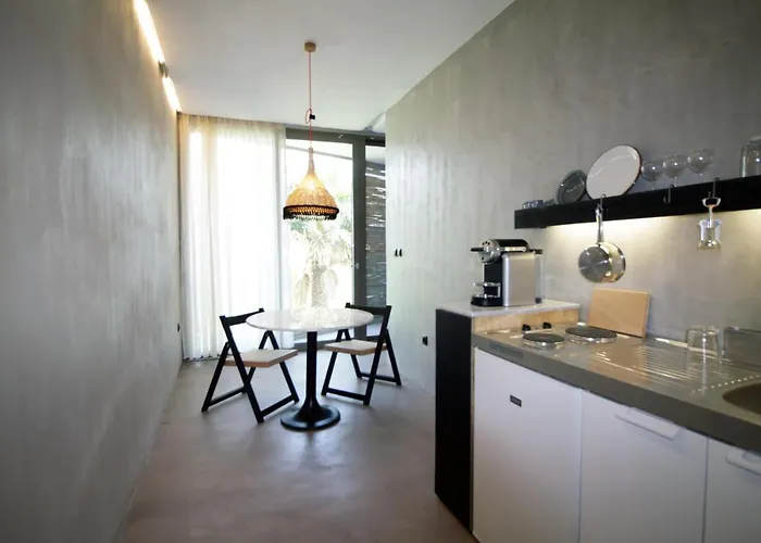 מלון דירות Ecosuites 4*