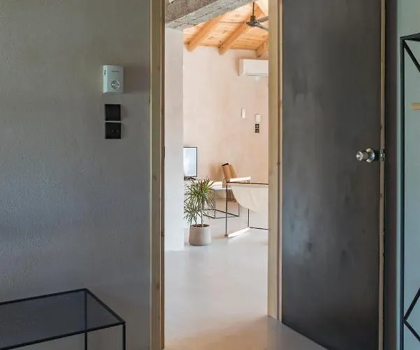 מלון דירות Ecosuites 4*