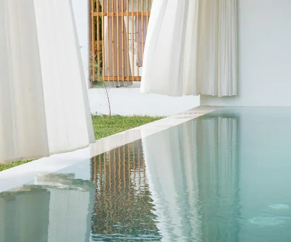 アパートホテル Ecosuites トロニ
